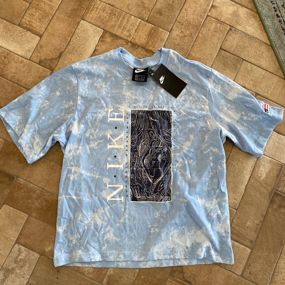 Nike Loose Fit Shirt